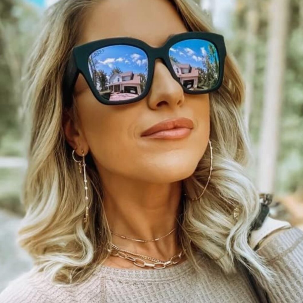 Diff Eyewear Black Frame Sunglasses with purple Mirrored Lenses